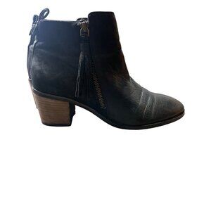 Crevo Black Leather Ankle Boots With Tassels & Zipper Closure size 9